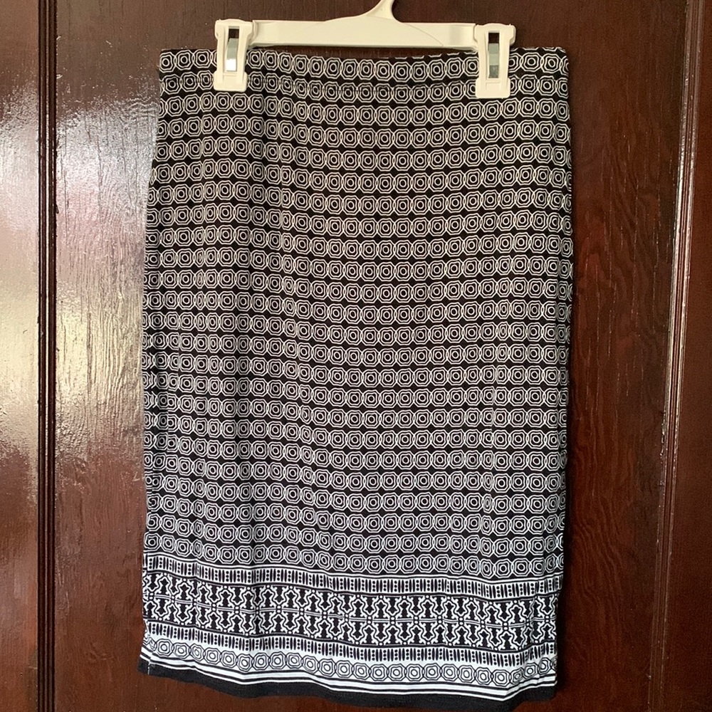 Black and White Patterned Pencil Skirt